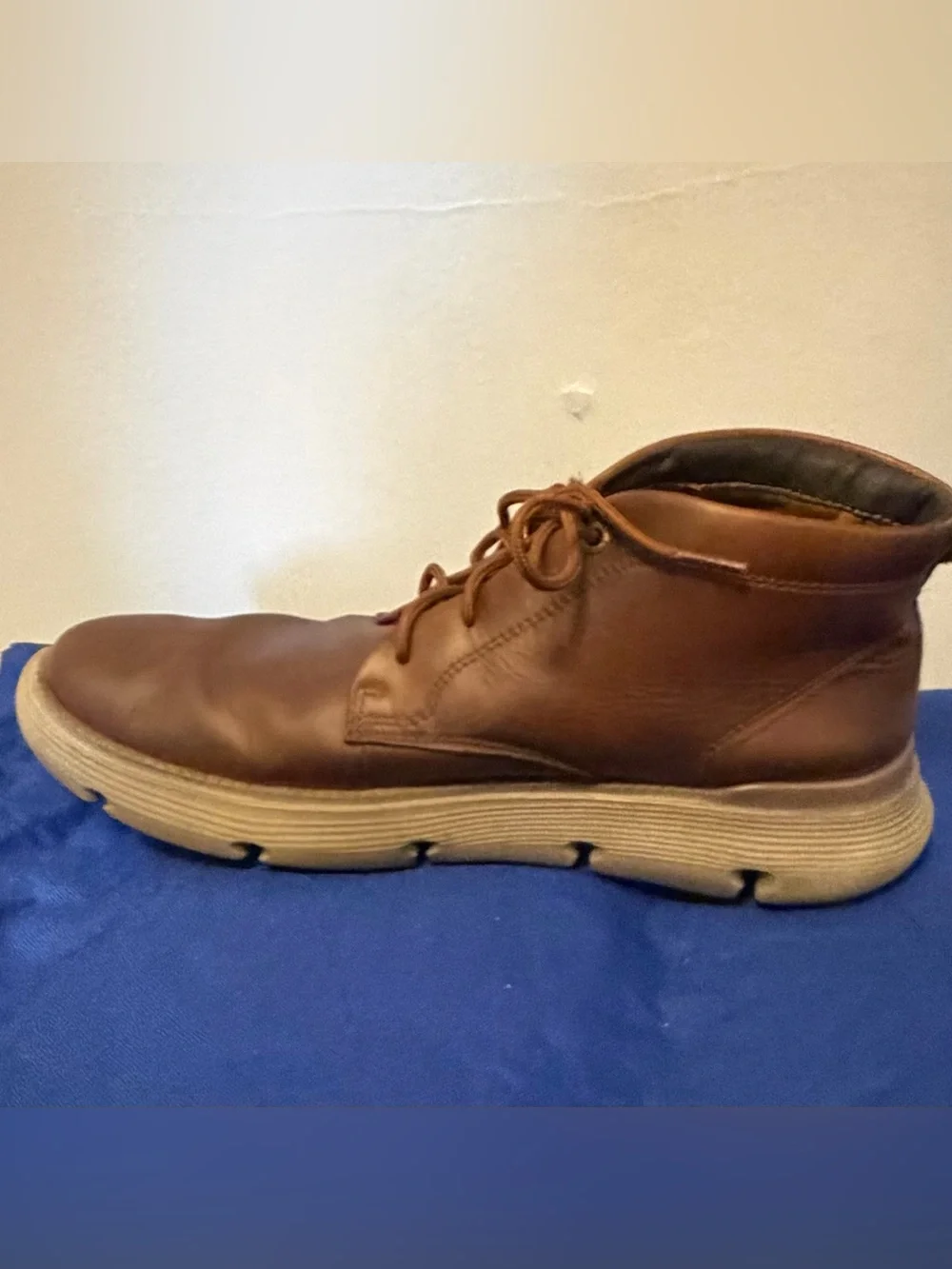 Rockport leather collar
